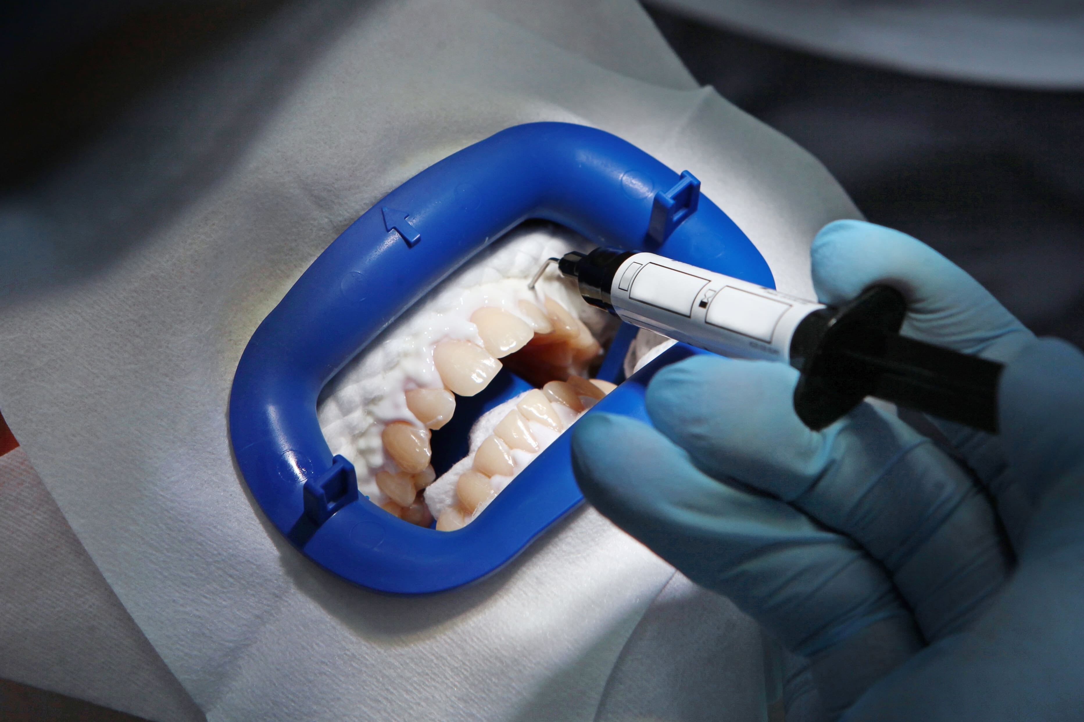 Promotional image showcasing Laserglow’s comprehensive online teeth whitening training course.