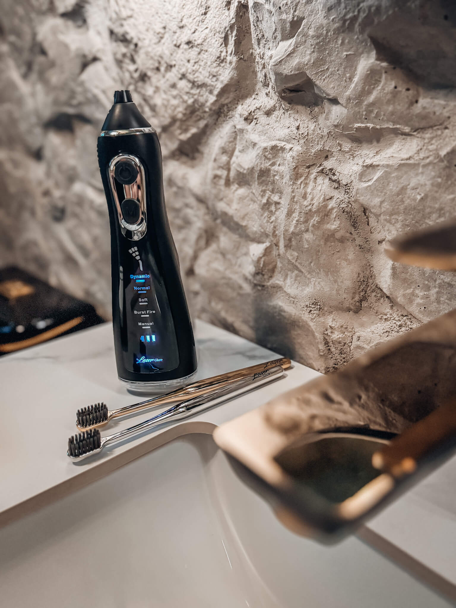 LaserGlow cordless water flosser offering a powerful and portable solution for effective plaque removal and gum health.