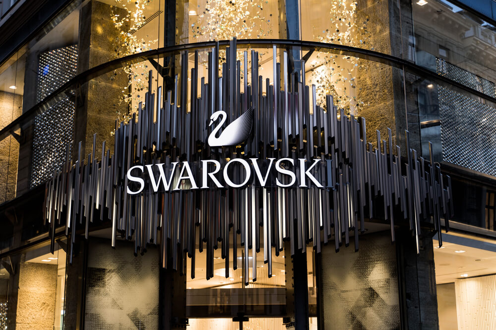 LaserGlow Swarovski Tooth Gems featuring brilliant, high-quality crystals for long-lasting and dazzling tooth art.