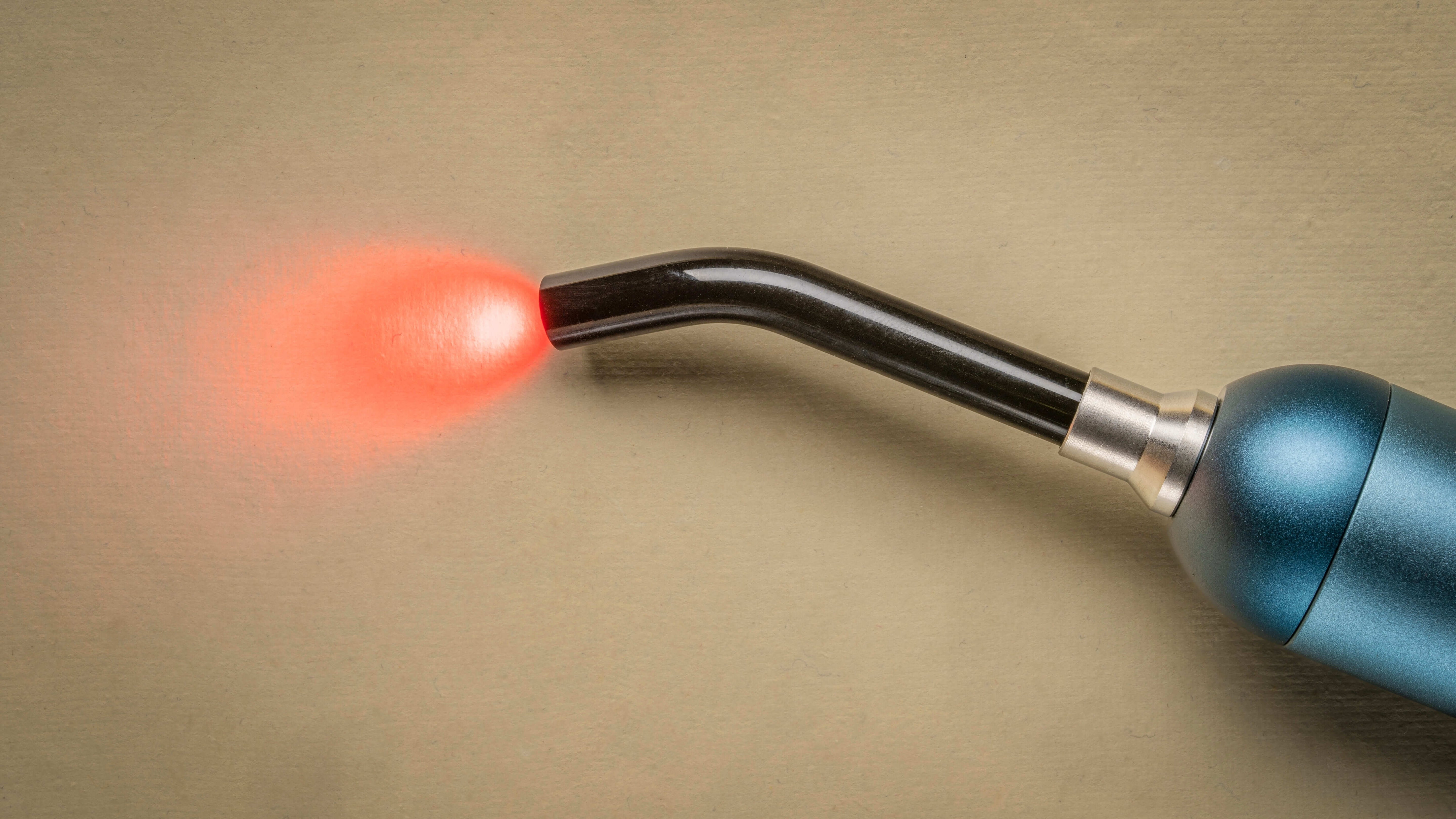 Full Laserglow cold sore red light therapy device kit displaying the handheld unit, charging accessories, and user instructions.