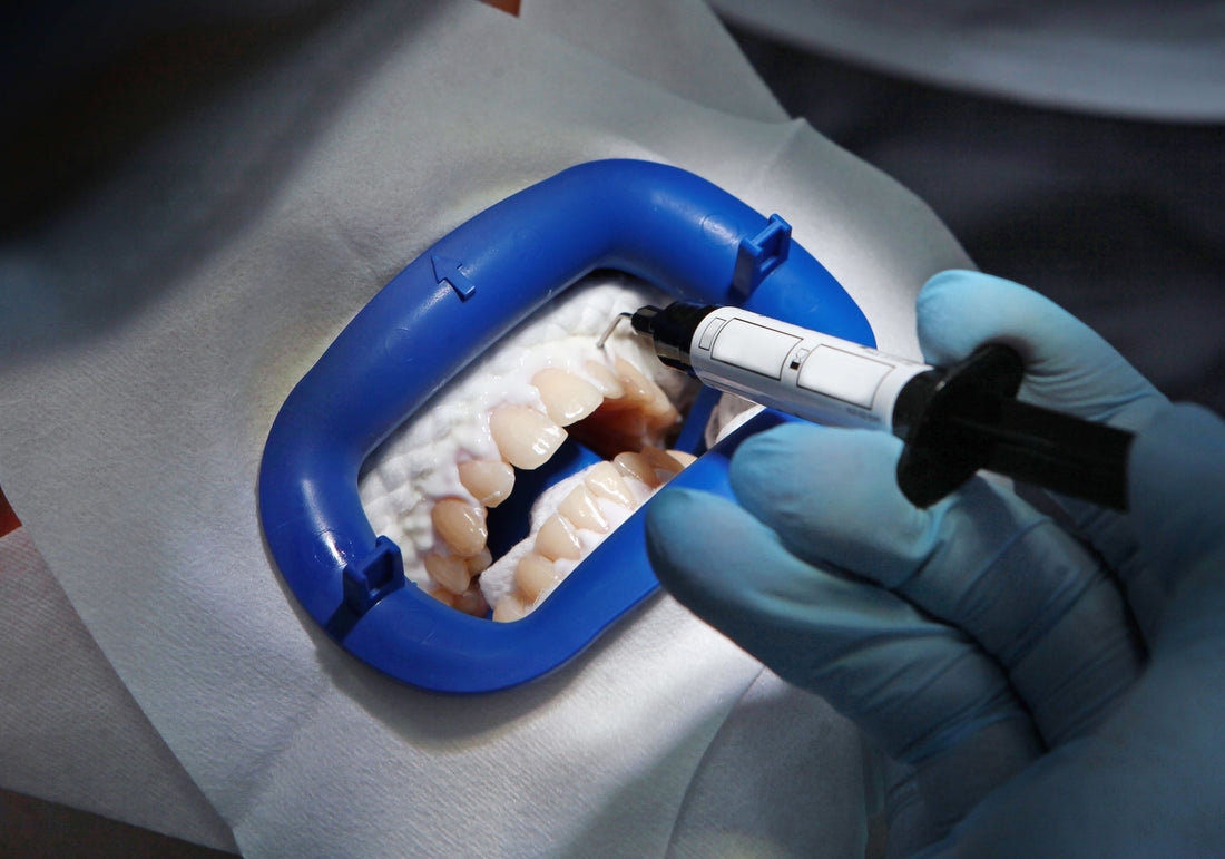 Promotional image showcasing Laserglow’s comprehensive online teeth whitening training course.