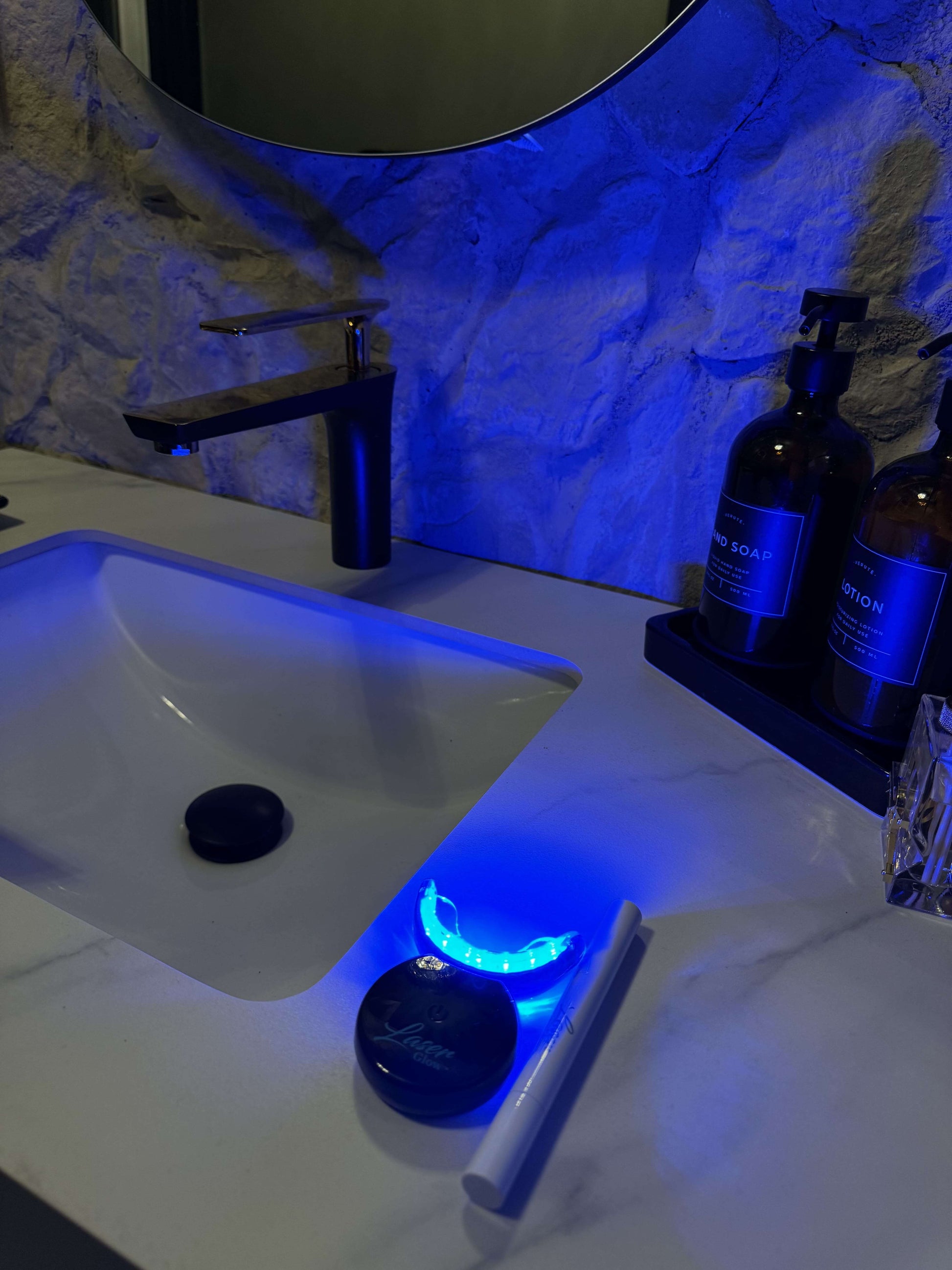 LaserGlow wireless LED teeth whitening kit with whitening pen and mouth tray